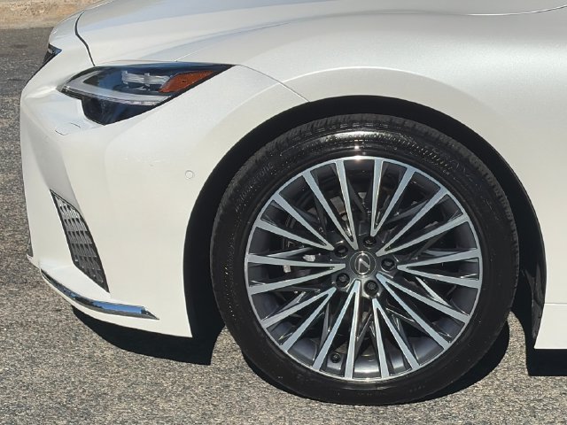 Used 2024 Lexus LS 500 AWD w/ Luxury Package image 9