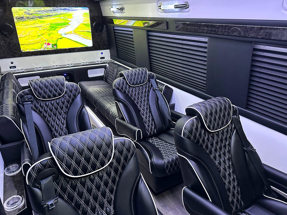 Used 2024 Mercedes-Benz Sprinter 3500 image 3