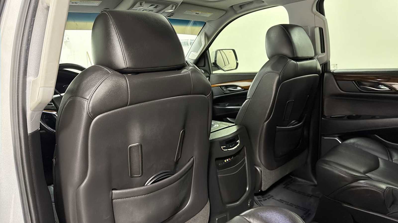Used 2016 Cadillac Escalade Luxury AWD/4WD image 27