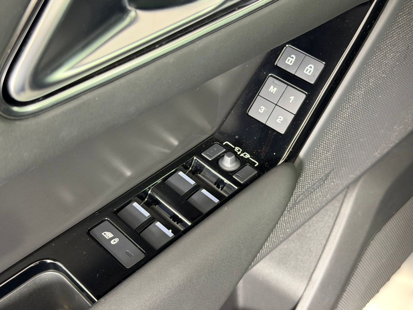 Certified 2026 Land Rover Range Rover Velar S image 24