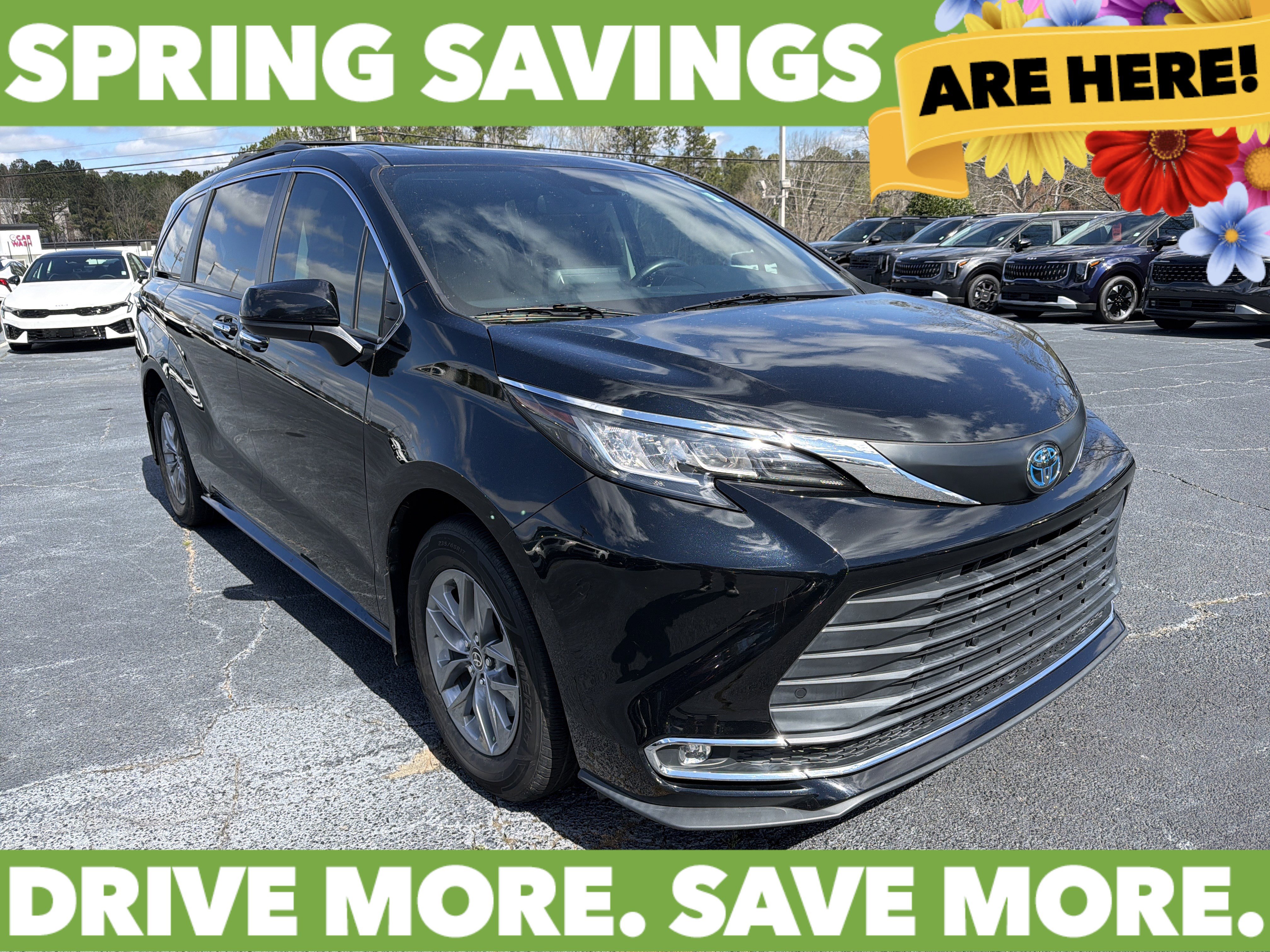 Used 2022 Toyota Sienna XLE image 1