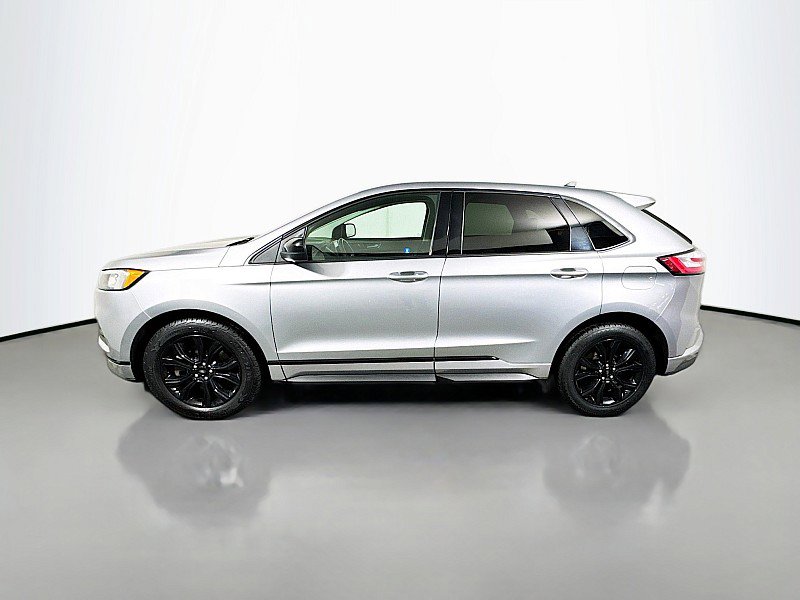 Used 2022 Ford Edge SE w/ Black Appearance Package image 4