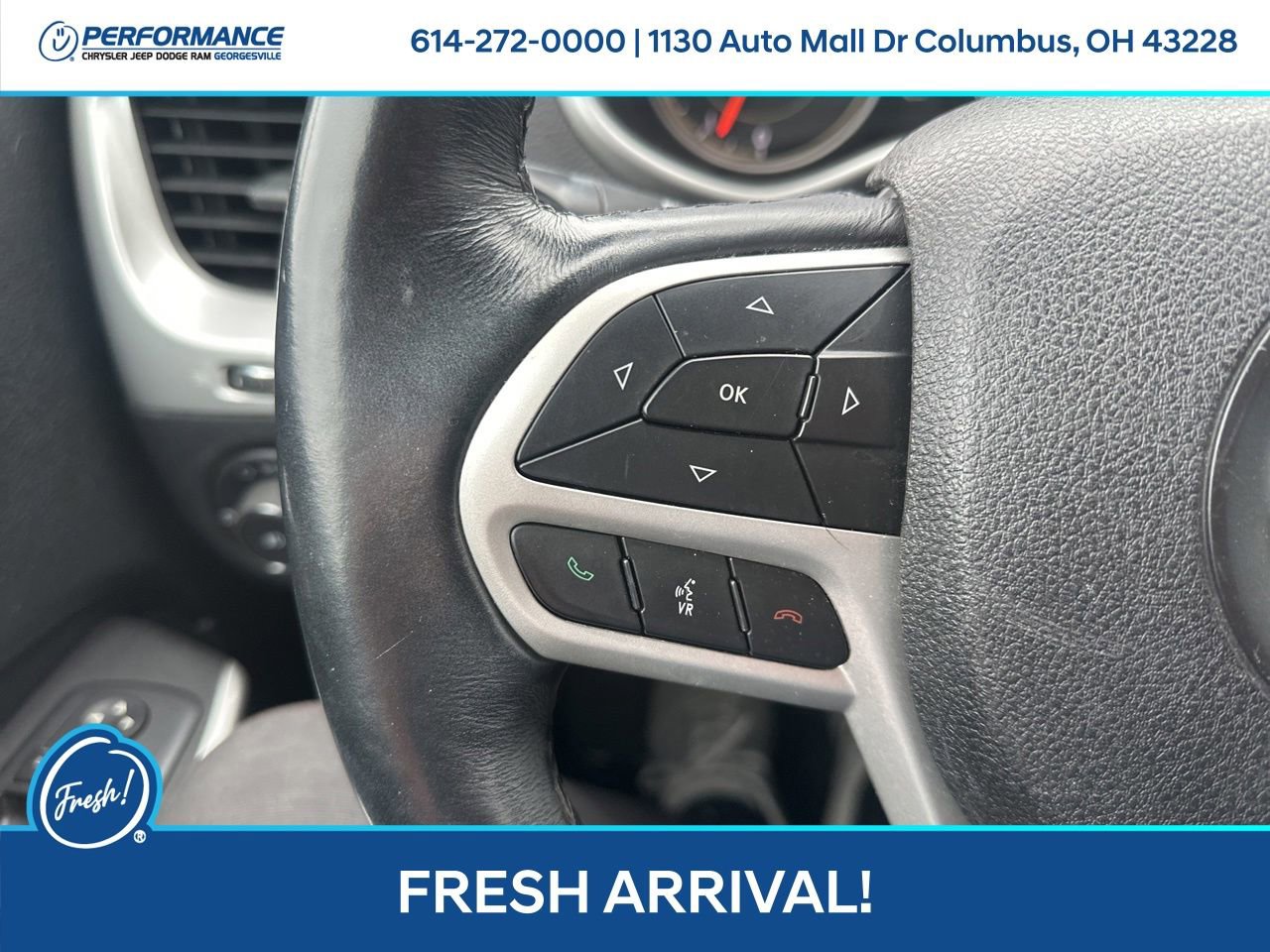 Used 2018 Jeep Cherokee Latitude Plus w/ Cold Weather Group AWD/4WD image 17