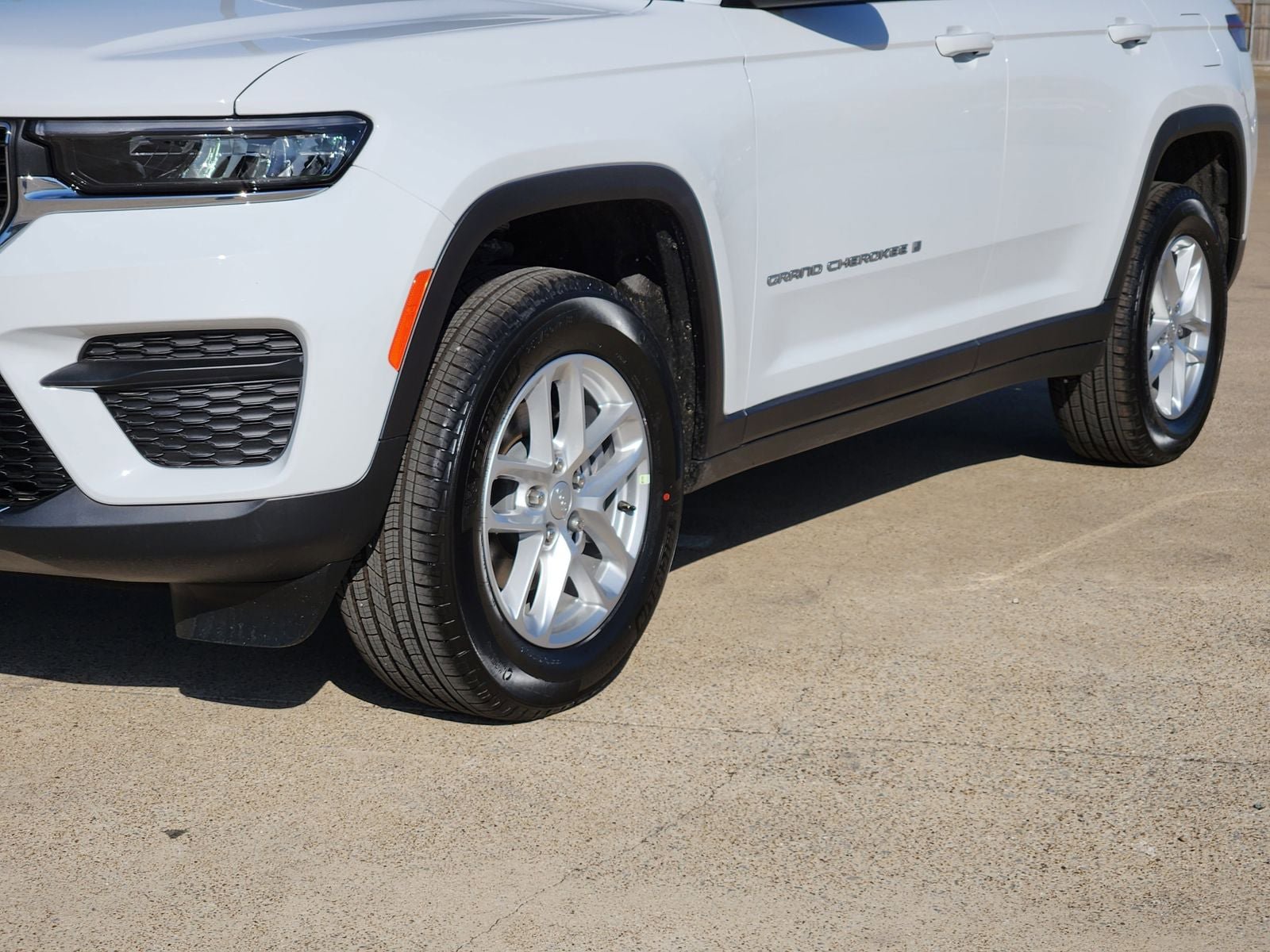 New 2026 Jeep Grand Cherokee Laredo X RWD image 12