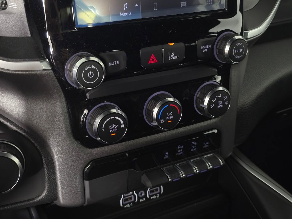 New 2026 RAM 1500 Express AWD/4WD image 29