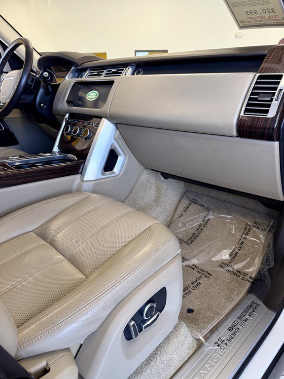 Used 2017 Land Rover Range Rover HSE image 12