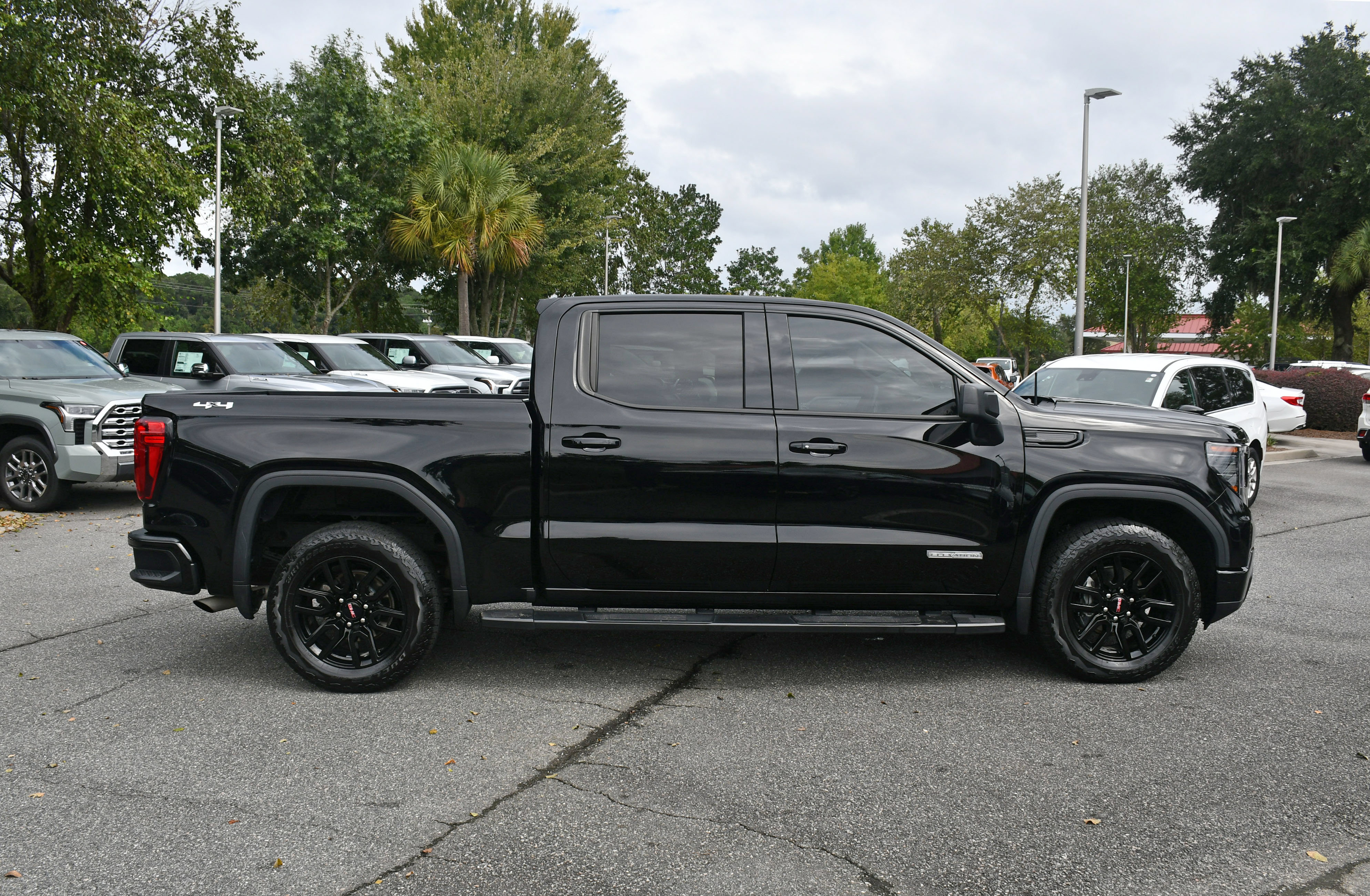 Used 2023 GMC Sierra 1500 Elevation AWD/4WD image 5