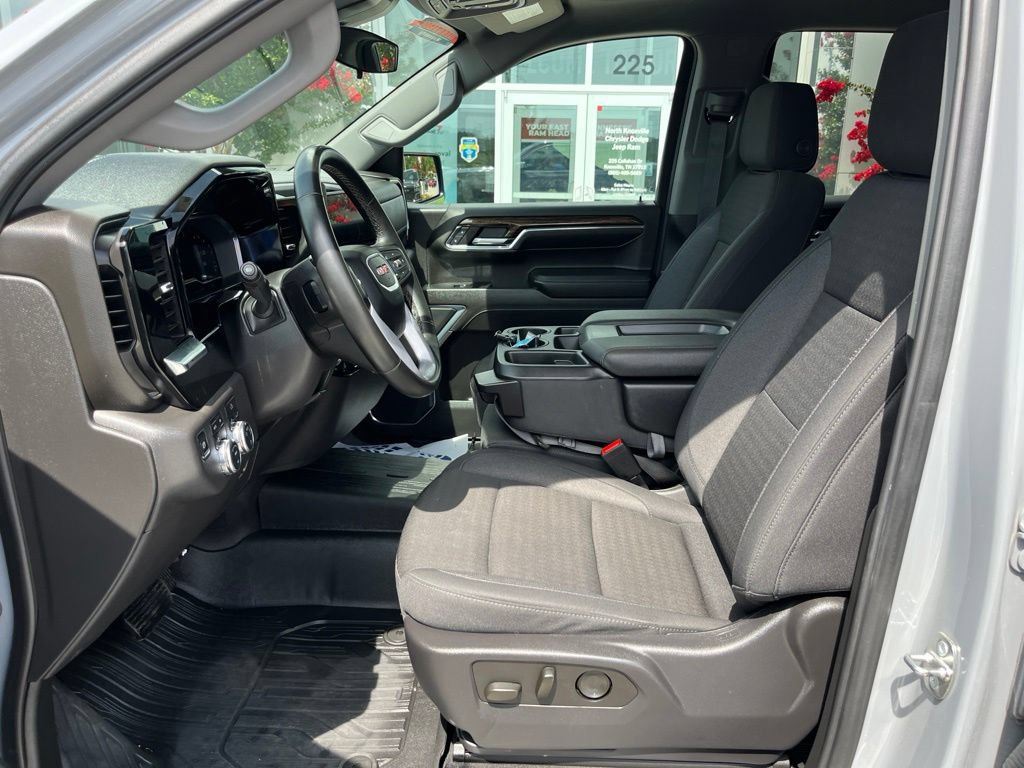 Used 2024 GMC Sierra 1500 SLE w/ X31 Off-Road Package AWD/4WD image 4