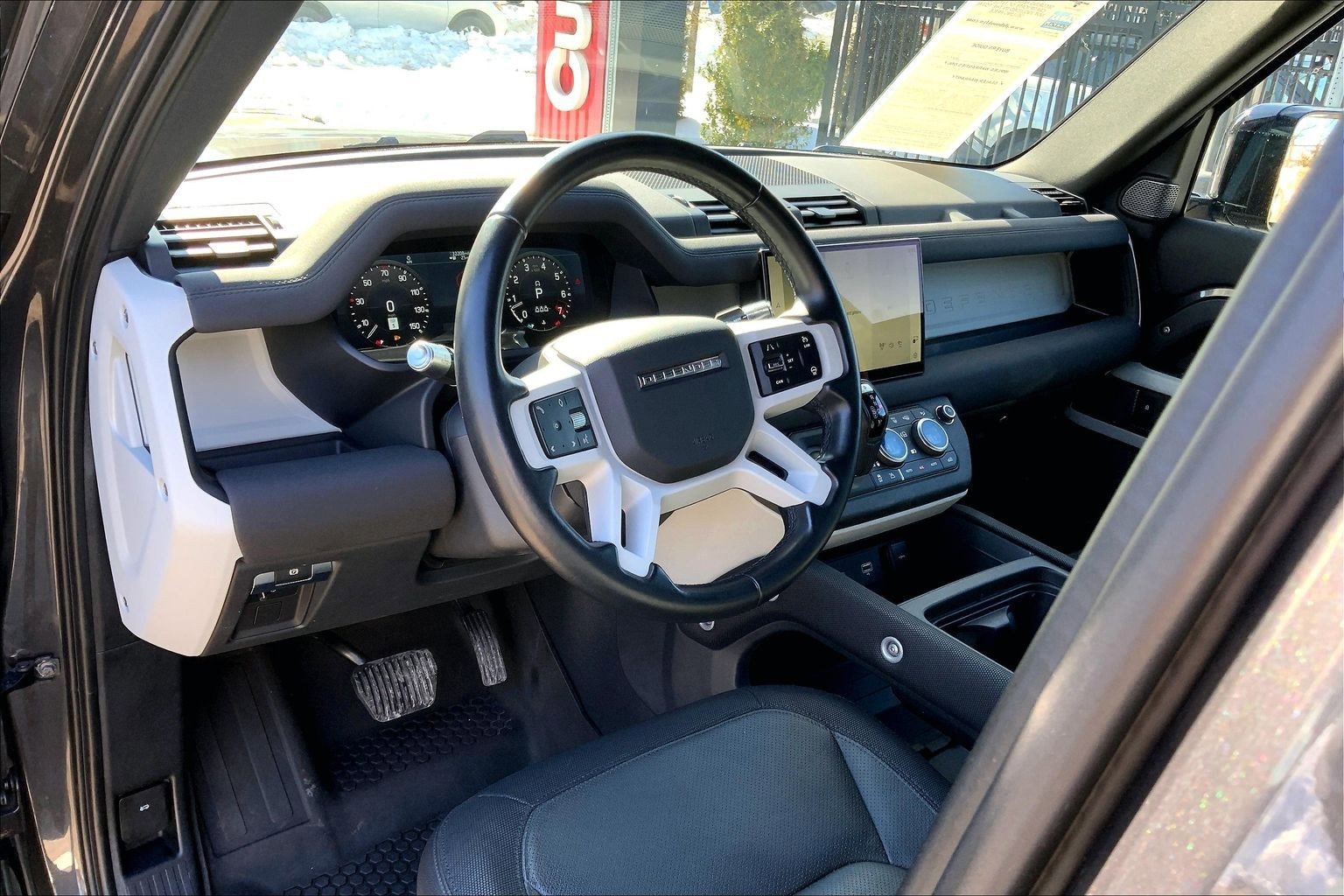 Used 2022 Land Rover Defender 110 X-Dynamic SE image 17