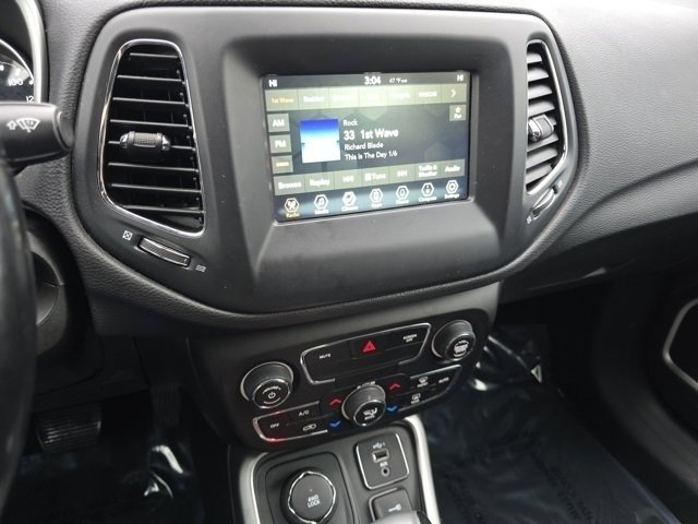 Used 2020 Jeep Compass Latitude image 33