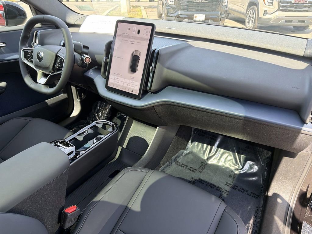 Used 2025 Volvo EX30 Plus w/ Protection Package Premier image 32