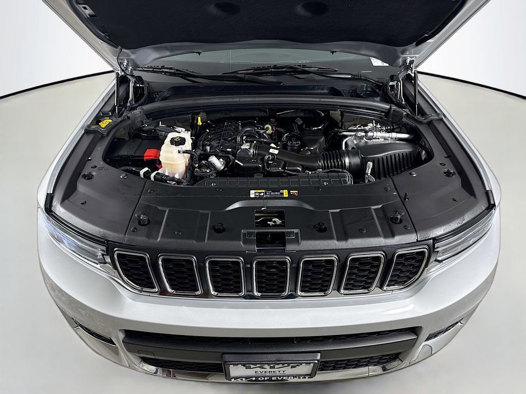 Used 2022 Jeep Grand Cherokee L Laredo w/ Luxury Tech Group I AWD/4WD image 38