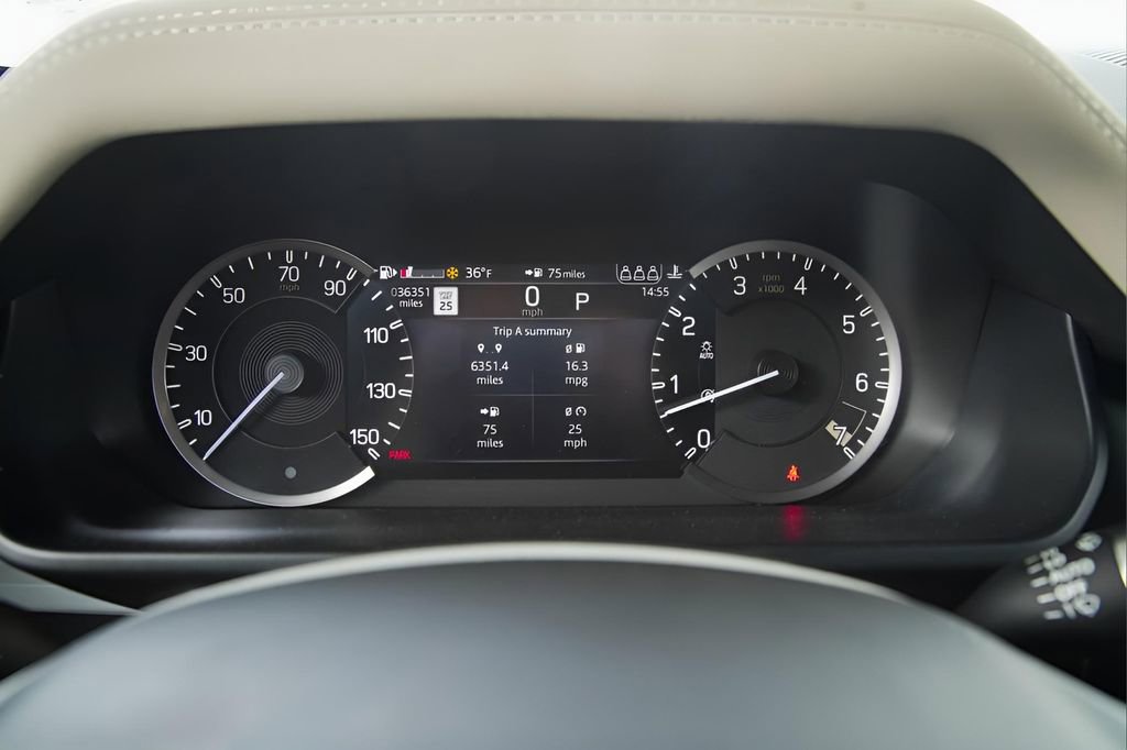 Used 2023 Land Rover Defender 110 X-Dynamic SE image 28