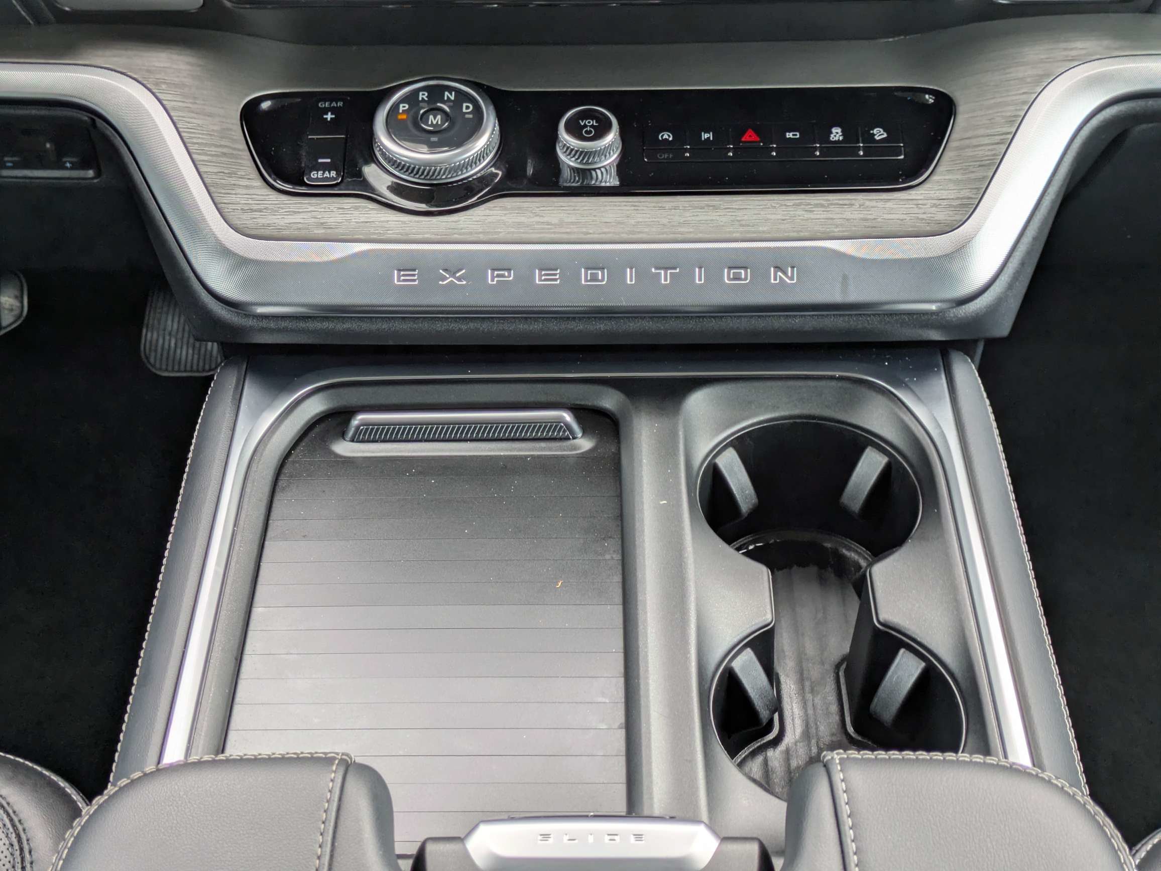 Used 2025 Ford Expedition Platinum AWD/4WD image 26
