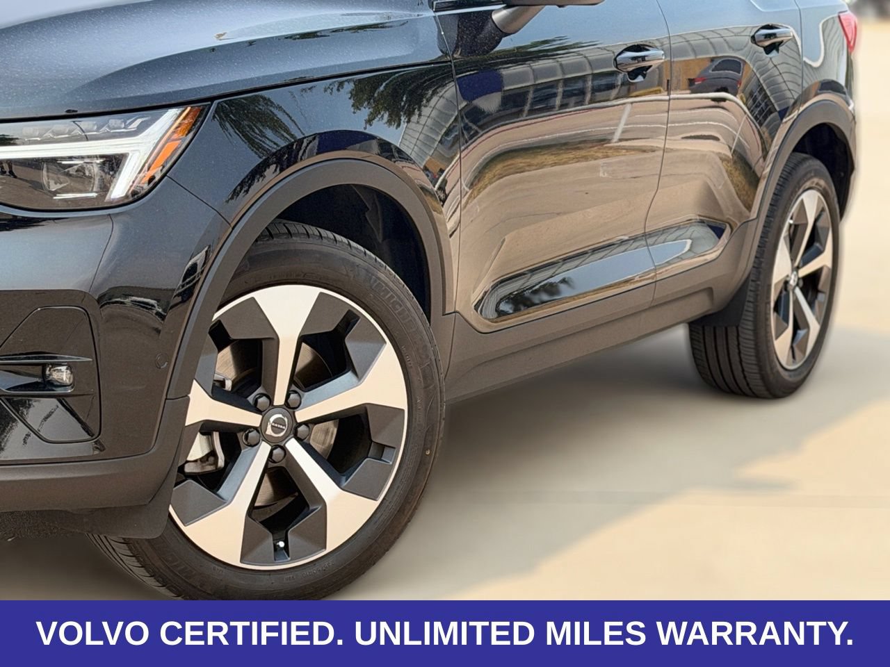 Certified 2026 Volvo XC40 B5 Plus AWD/4WD image 8