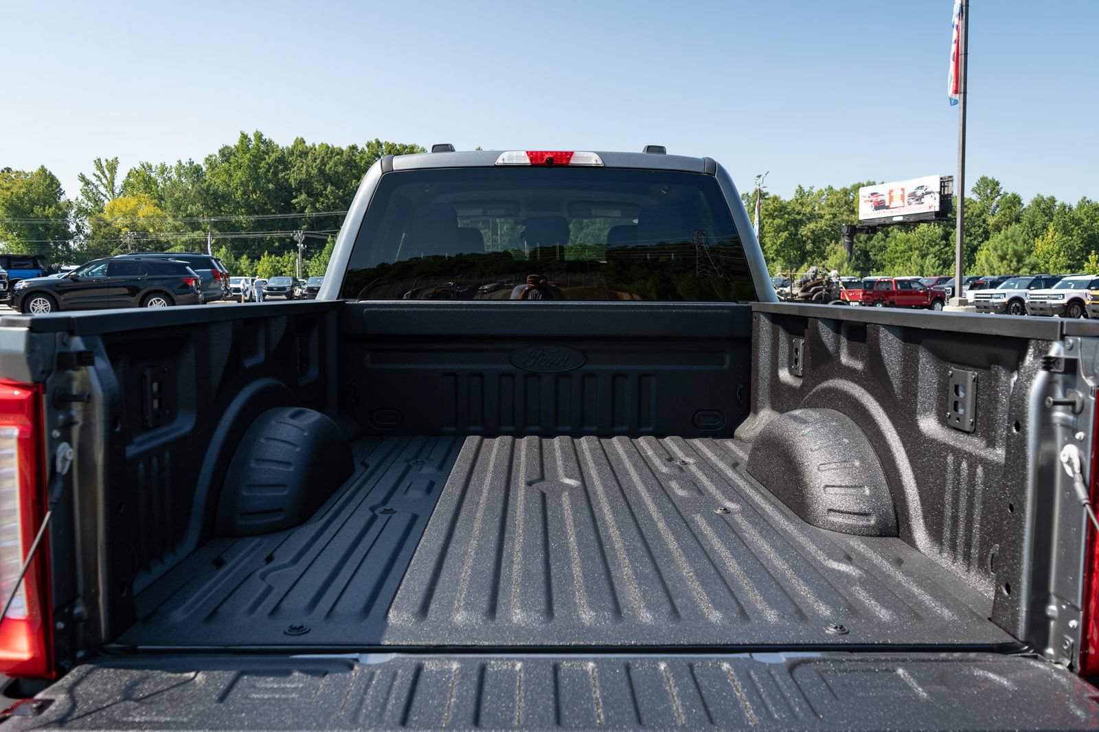 New 2027 Ford F250 XLT w/ XLT Premium Package AWD/4WD image 9