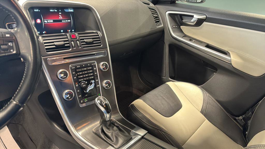 Used 2016 Volvo XC60 T6 AWD/4WD image 23