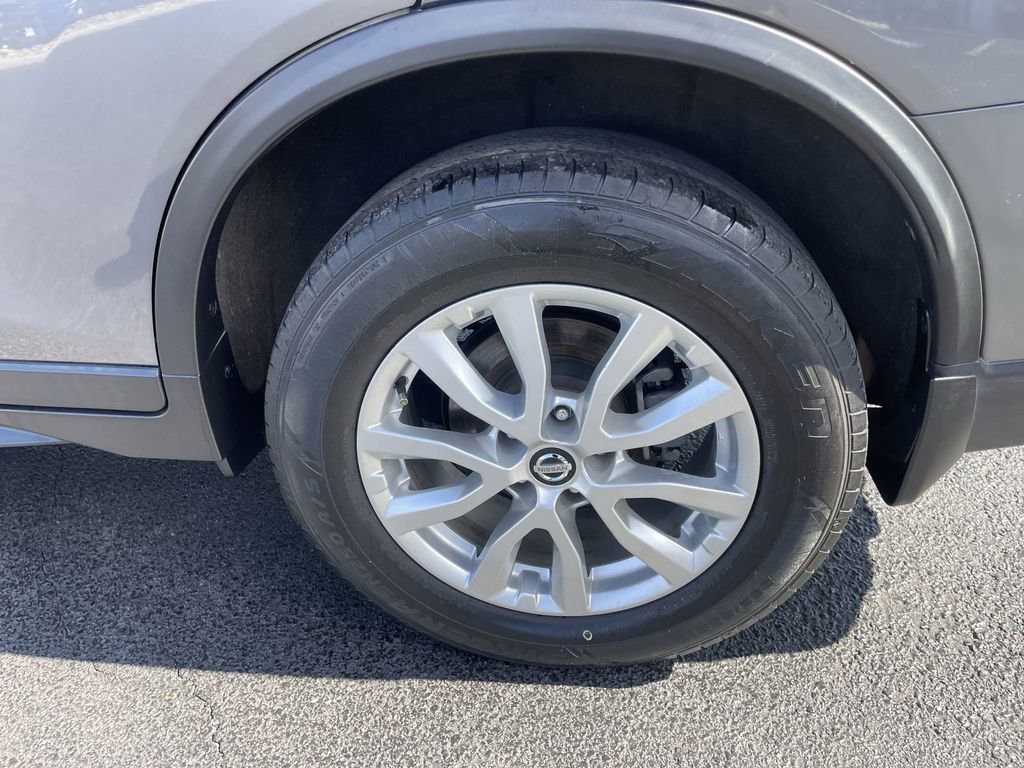 Used 2017 Nissan Rogue SV image 8