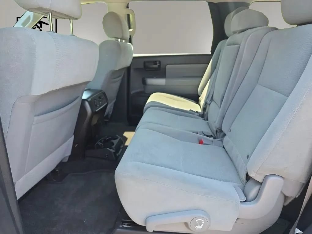 Used 2015 Toyota Sequoia SR5 AWD/4WD image 10