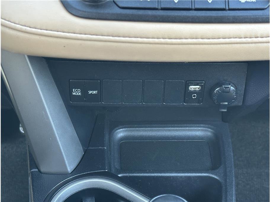 Used 2018 Toyota RAV4 XLE w/ Plus Extra Value Package AWD/4WD image 24