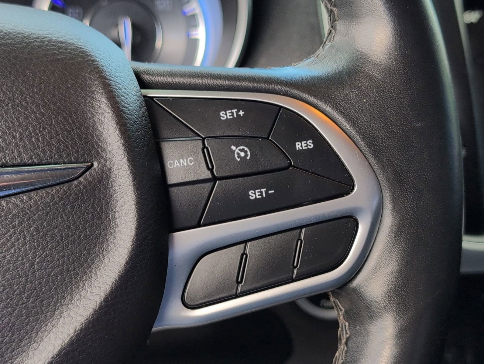 Used 2019 Chrysler 300 Limited image 25