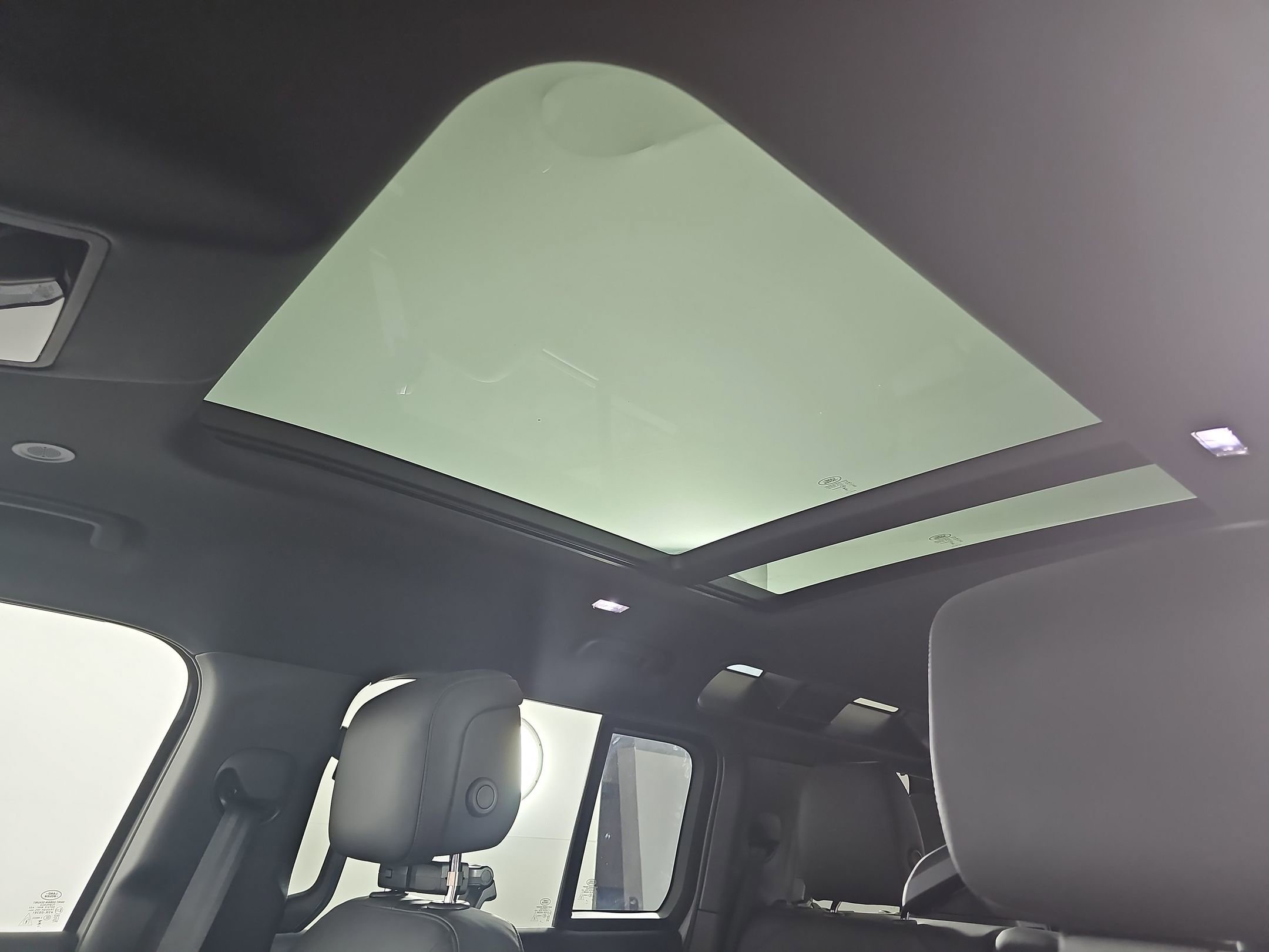 New 2026 Land Rover Defender 110 X-Dynamic SE image 12