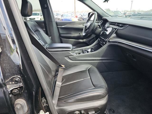 Used 2024 Jeep Grand Cherokee L Limited w/ Luxury Tech Group II image 16