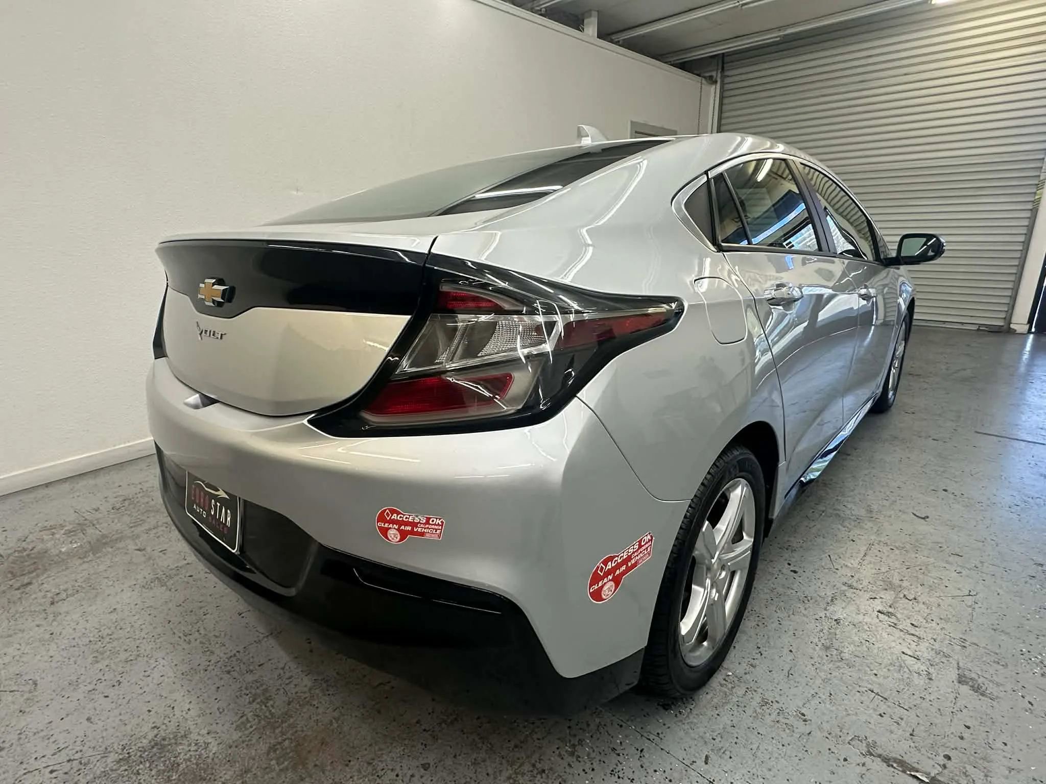 Used 2017 Chevrolet Volt LT w/ Comfort Package image 35