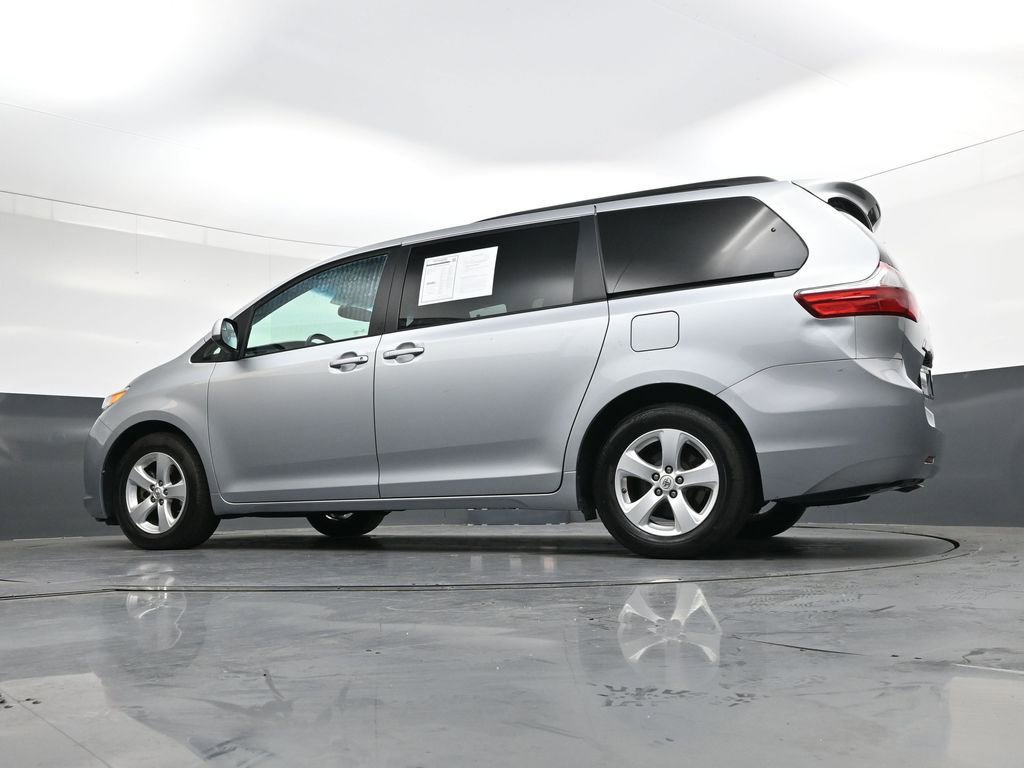 Used 2015 Toyota Sienna LE image 39