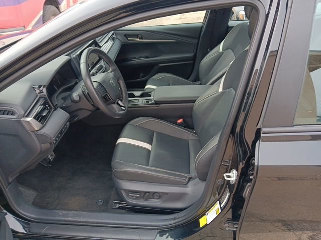 Used 2025 Toyota Camry SE image 21