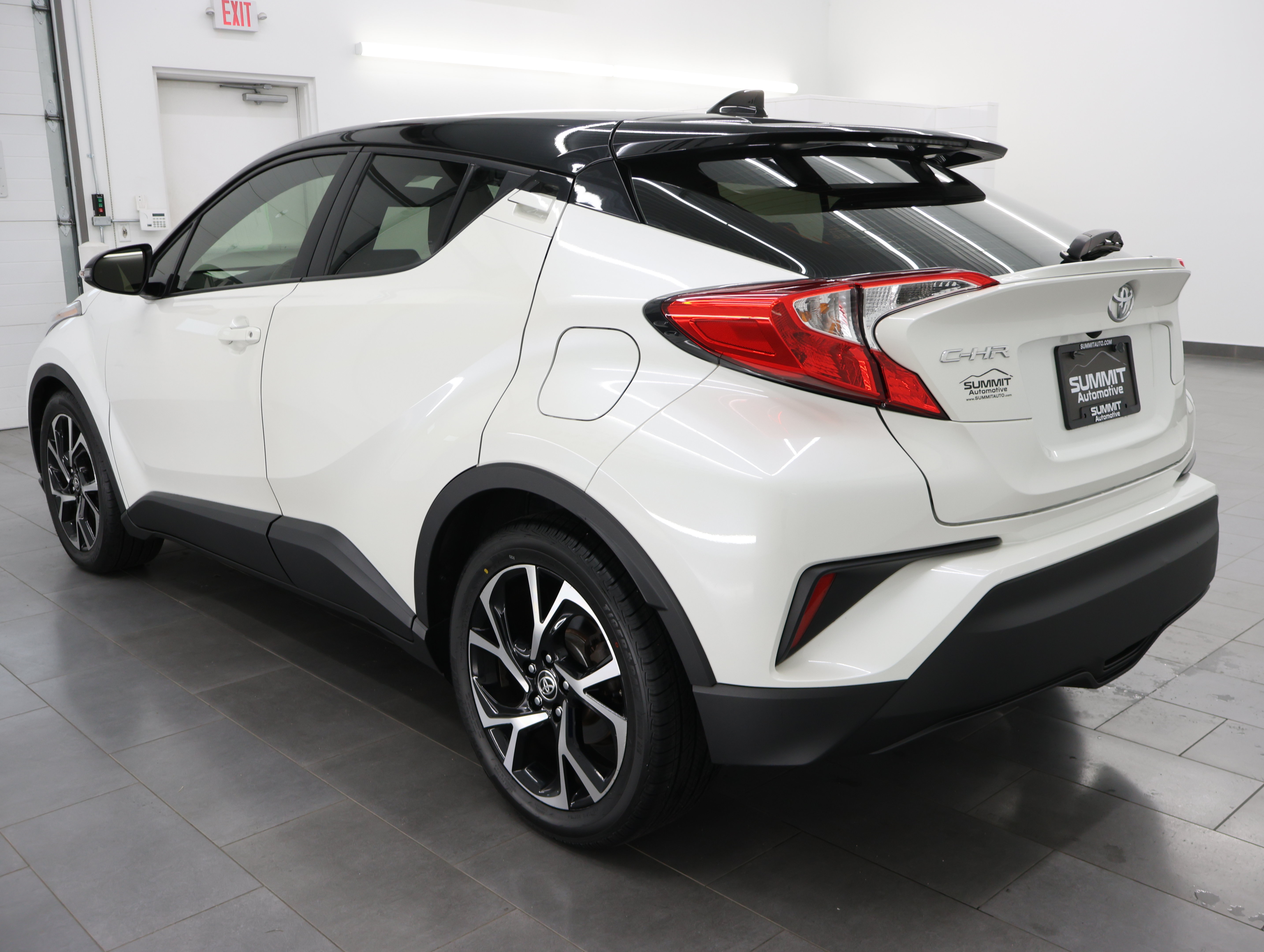 Used 2020 Toyota C-HR XLE FWD image 6
