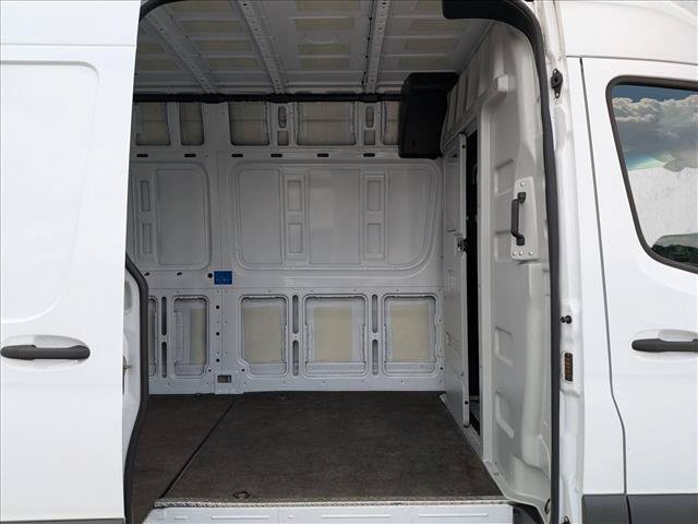Used 2021 Mercedes-Benz Sprinter 2500 image 5