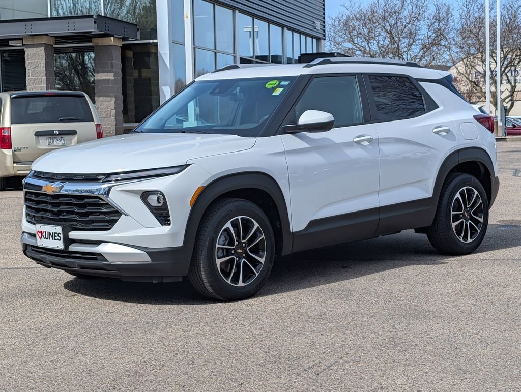 Used 2025 Chevrolet TrailBlazer LT FWD image 4