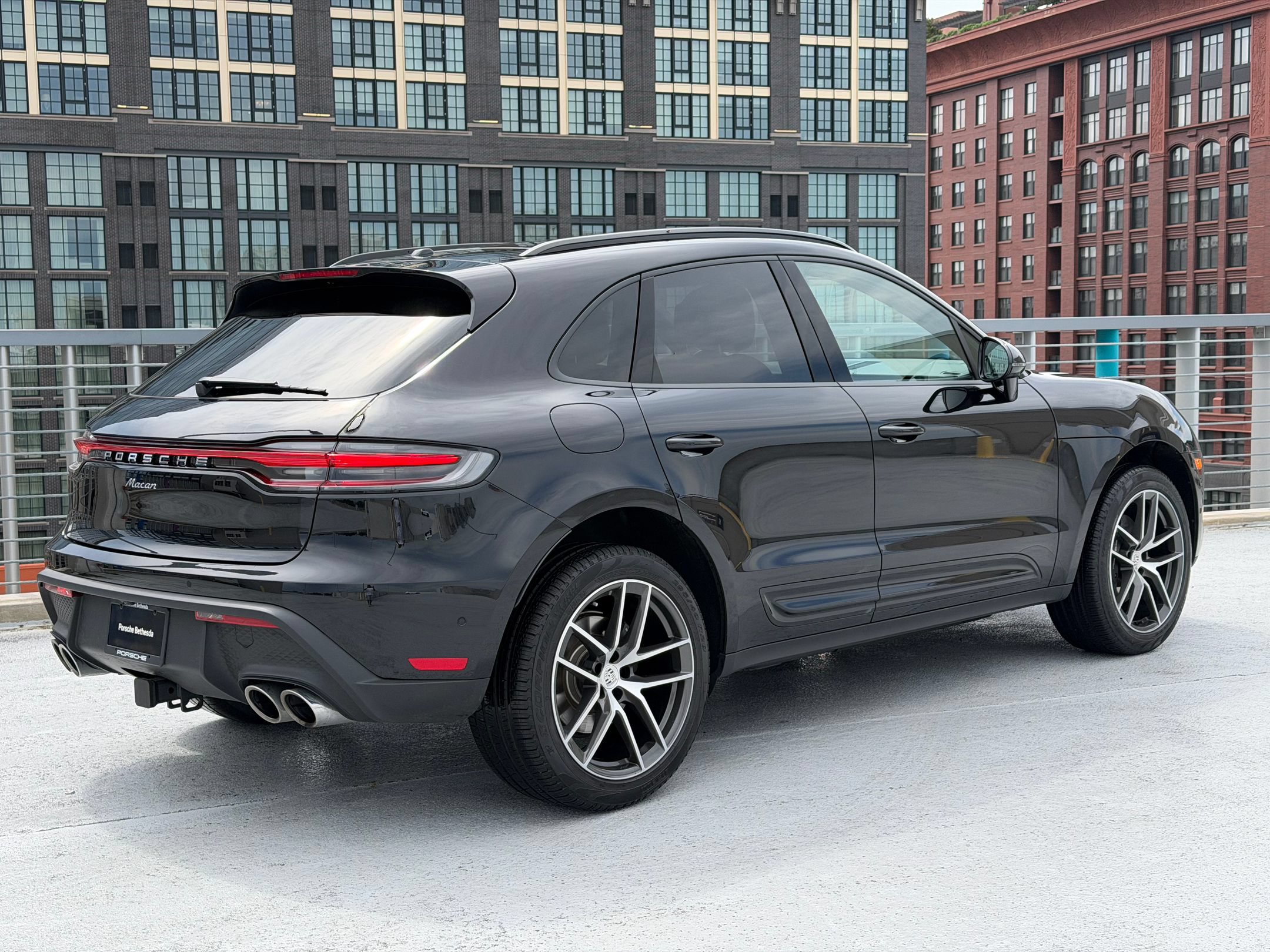 Certified 2026 Porsche Macan AWD/4WD image 9