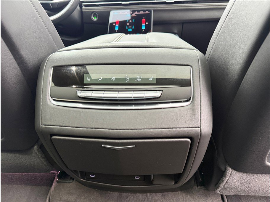 Used 2025 Cadillac Escalade ESV Premium Luxury image 40