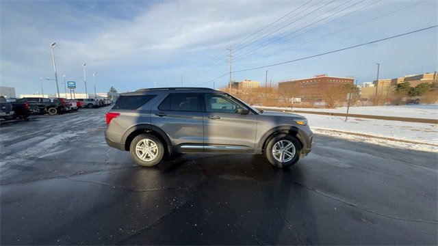 Used 2021 Ford Explorer XLT image 9