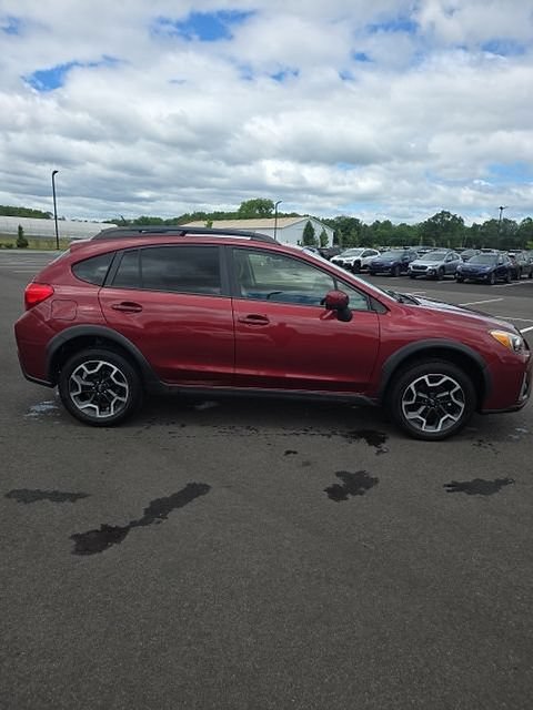 Used 2017 Subaru Crosstrek 2.0i Premium AWD/4WD image 2