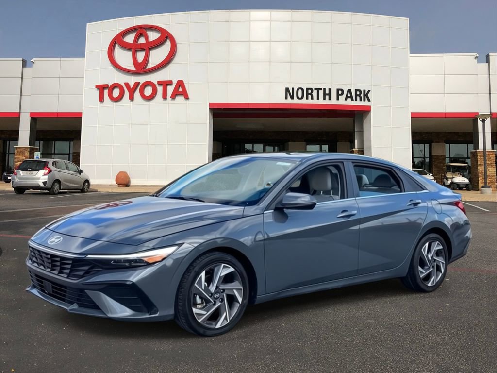 Used 2025 Hyundai Elantra Limited image 1