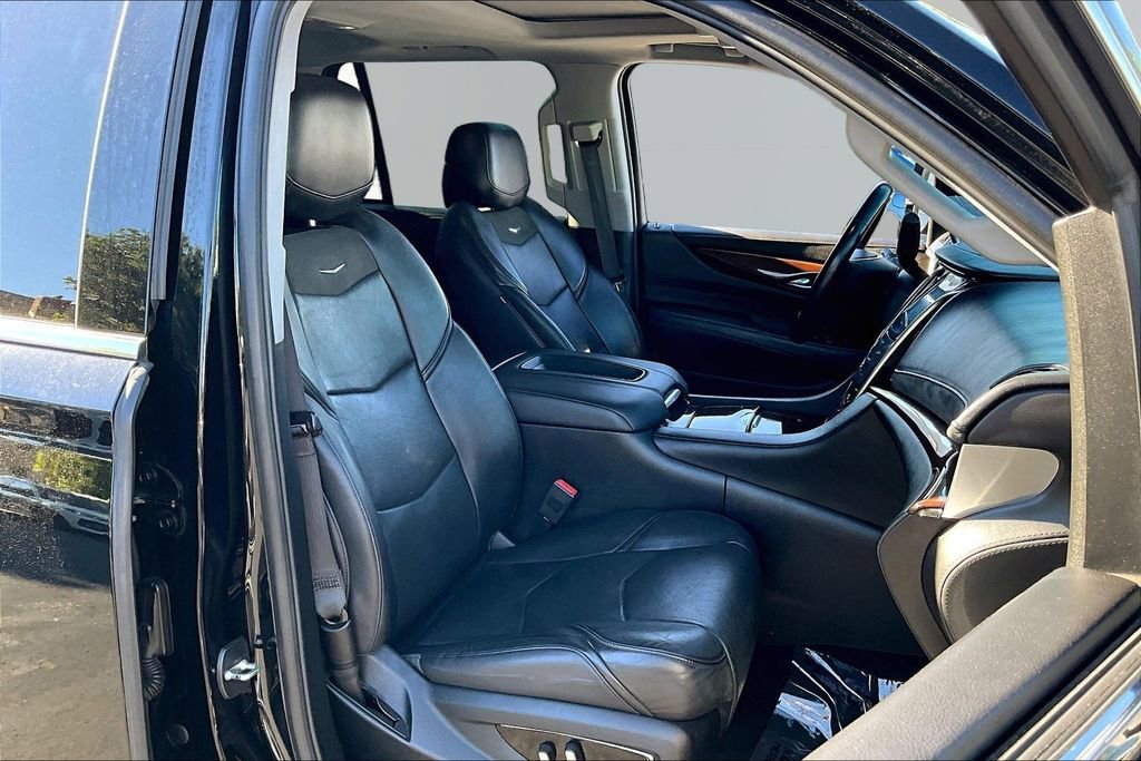 Used 2018 Cadillac Escalade Luxury image 30
