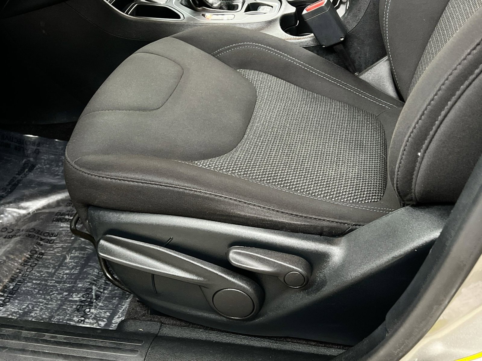 Used 2019 Jeep Cherokee Latitude w/ Popular Appearance Group image 18