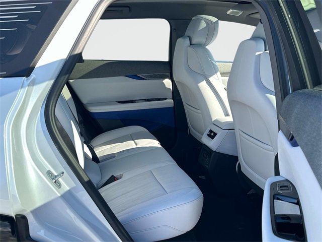 Used 2025 Cadillac Optiq Luxury 2 image 21