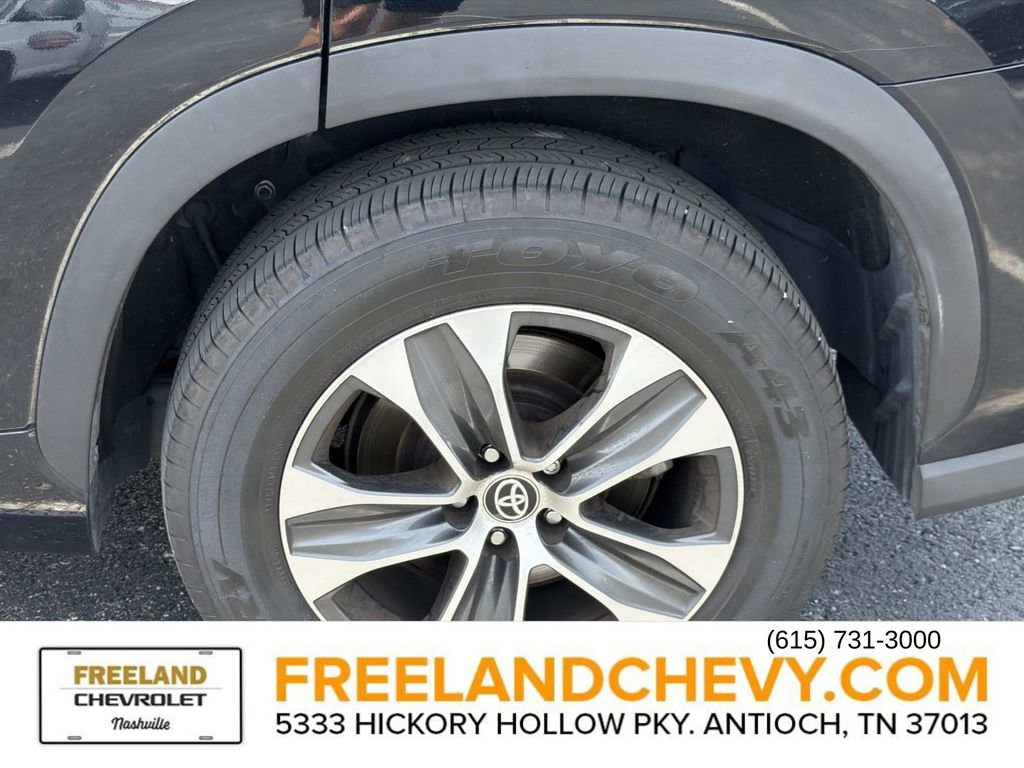 Used 2021 Toyota Highlander XLE FWD image 11