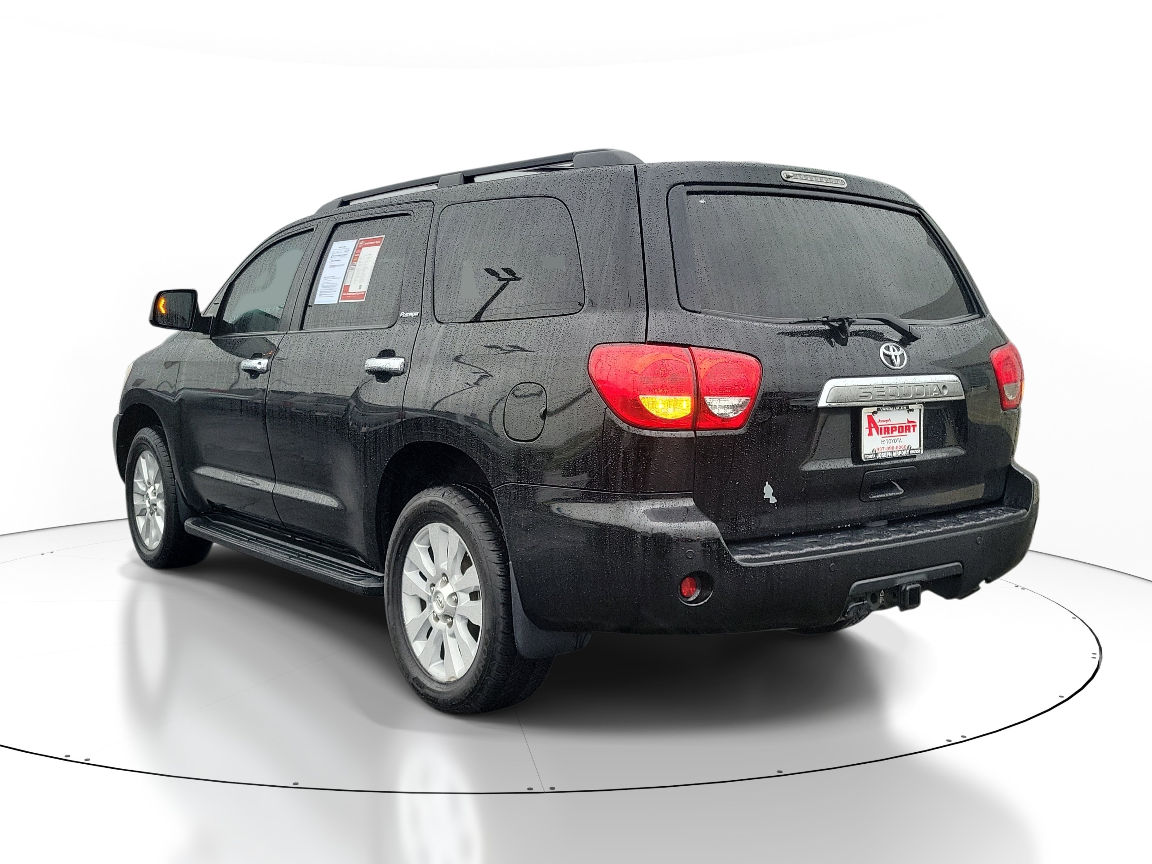 Used 2017 Toyota Sequoia Platinum AWD/4WD image 3