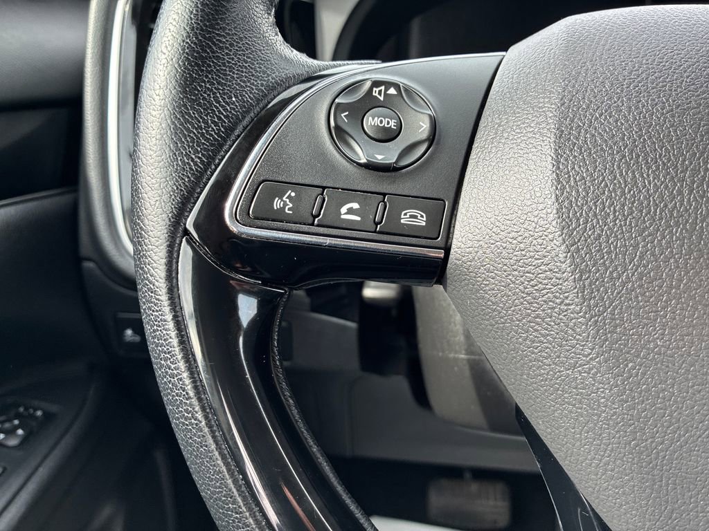 Used 2020 Mitsubishi Outlander SE image 21