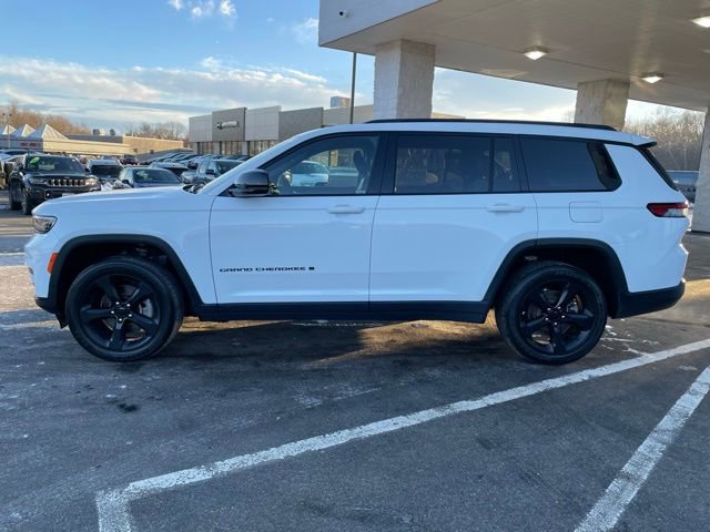 Used 2023 Jeep Grand Cherokee L Laredo image 9