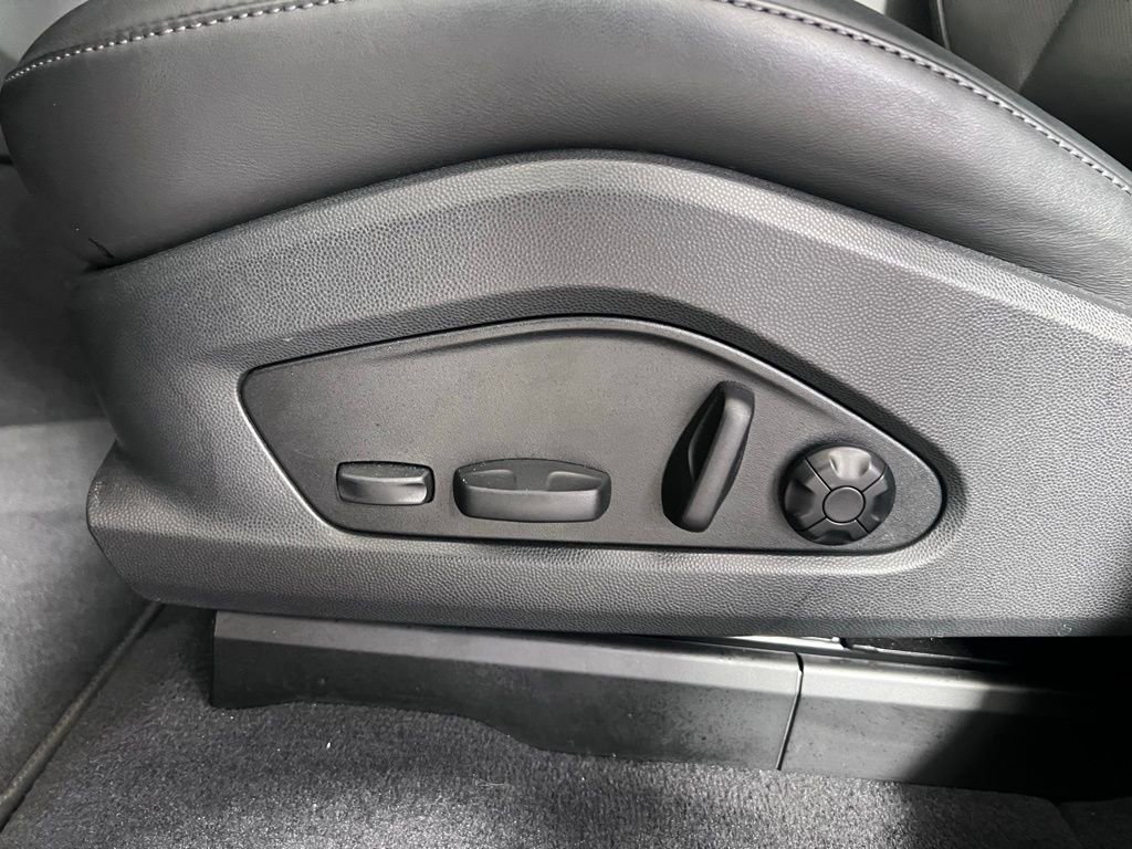 Certified 2024 Porsche Macan 4 Electric image 33