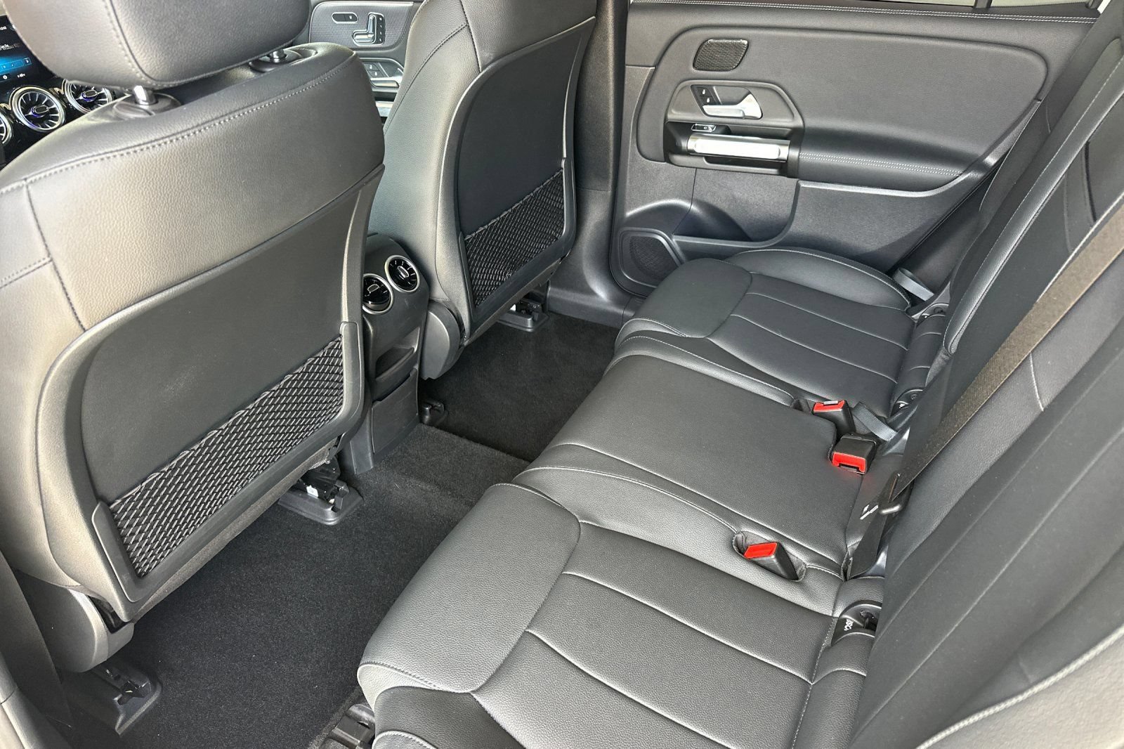 Used 2023 Mercedes-Benz EQB 300 4MATIC w/ Exclusive Package image 15