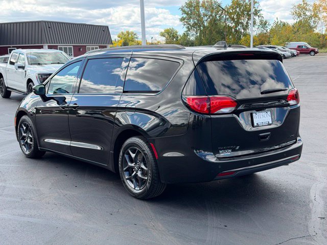 Used 2020 Chrysler Pacifica Limited w/ S Appearance Package FWD image 4