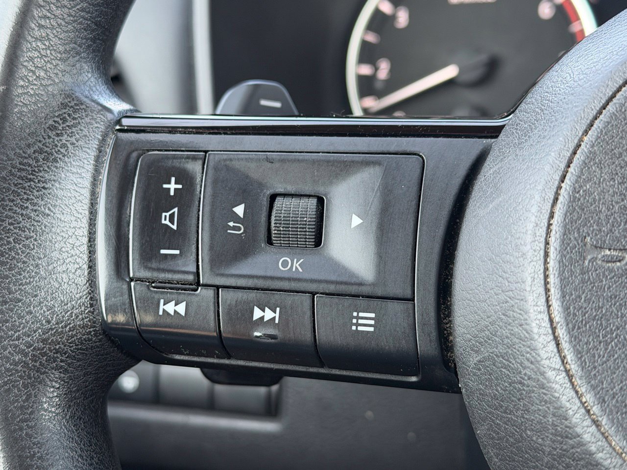 Used 2021 Nissan Rogue SV AWD/4WD image 16