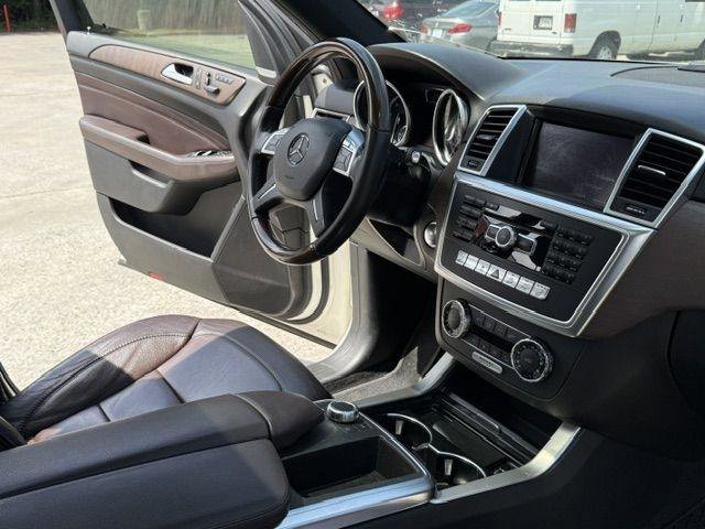 Used 2012 Mercedes-Benz ML 550 4MATIC image 25